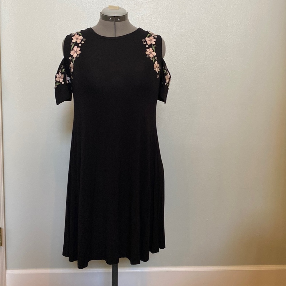 EUC size small Style & Co cold shoulder dress